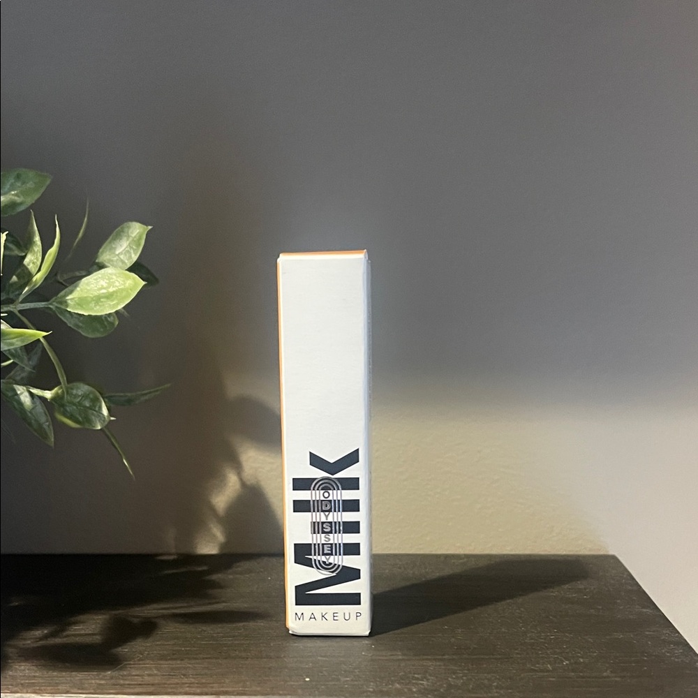 Milk Makeup-Odyssey Lip Oil Gloss Shade”Experience” a golden pink shimmer